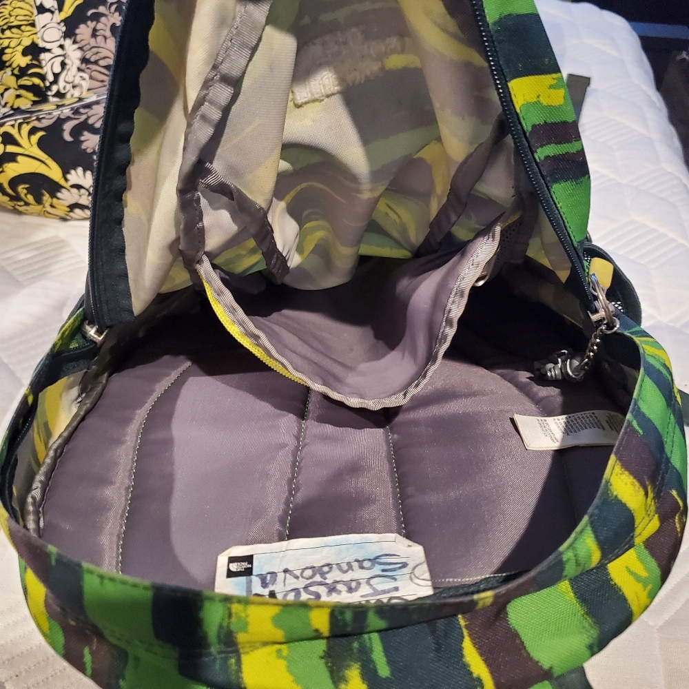 Kids North face happy camper small backpack bungee front and 2 side mesh pockets - Picture 9 of 14